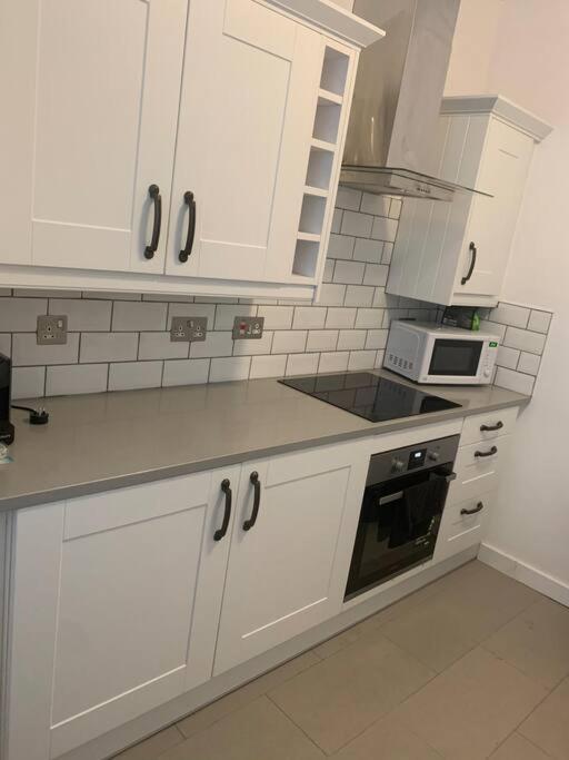 Recently Refurbished Apt Central Mk Free Parking Milton Keynes Exterior foto