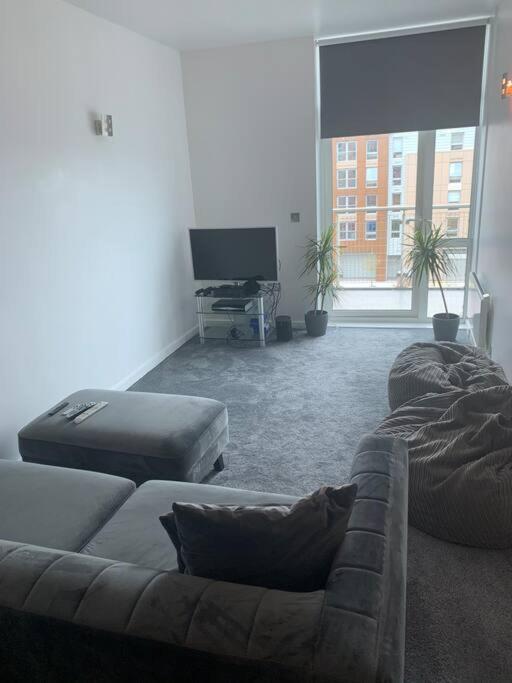 Recently Refurbished Apt Central Mk Free Parking Milton Keynes Exterior foto