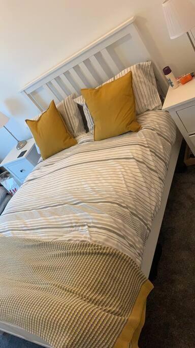 Recently Refurbished Apt Central Mk Free Parking Milton Keynes Exterior foto